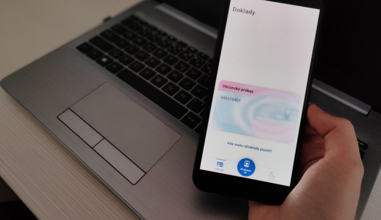 Nová éra průkazů přichází. Lidé se mohou prokazovat občankou v mobilu