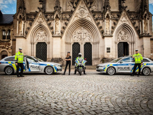 Adrenalin za volantem? Pro policistu pomocník, pro závodníka ohrožení, říká Olga Lounová