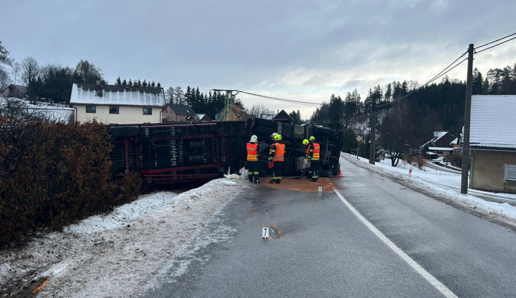 V Turnově kvůli ledovce vyhlásili kalamitní stav. Liberecká zoo zavřela