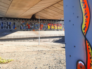 Most na průtahu Olomoucí ozdobily středověké kresby. Silničáři spolupracují s mladými umělci