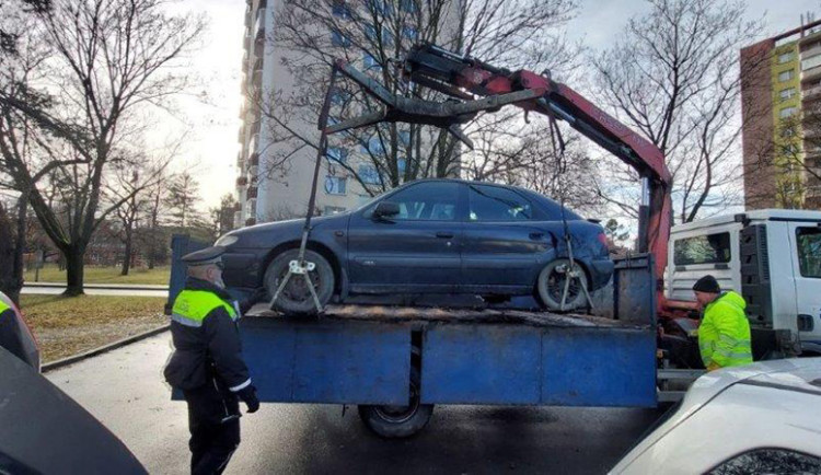 Prostějov nechal odtáhnout dalších osm aut s propadlou STK. Po vypršení lhůty půjdou do dražby