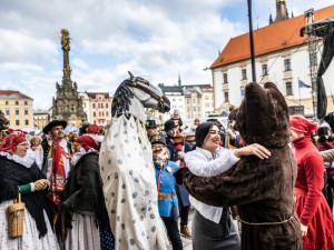 TIP NA VÍKEND: Olomouc v sobotu ožije masopustem. Město zaplaví rej masek, folklor a jarmark plný specialit