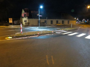 Policisté přistihli opilou ženu za volantem. Za půl hodiny ve stejném voze boural její ještě opilejší spolujezdec