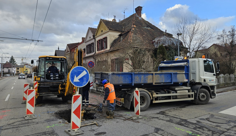 Změny teplot způsobují poruchy vodovodů. Za uplynulý týden došlo k desítkám nehod