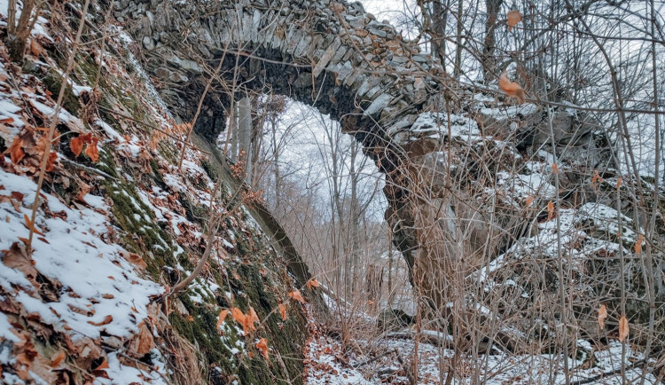 TIP NA VÝLET: Záhadný Čertův most, tajemná jeskyně Podkova. V okolí Mladče je řada fascinujících míst