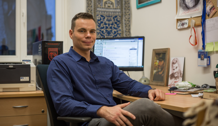 size3-17066509998626-139-staci-chytry-telefon-a-qr-kod-umela-inteligence-dokaze-poradit-jak-se-chovat-v-pripade-utoku-strelce