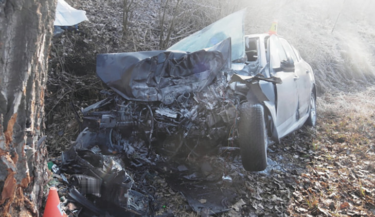 Policie hledá svědky tragické nehody na Olomoucku. Řidič zemřel po nárazu do stromu