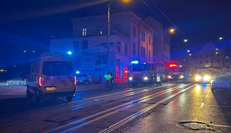 Podezřelého z požáru baru stíhá policie pro pokus o vraždu. Je ve vazbě