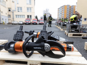 FOTOGALERIE: Nová budova i předávání cisteren dobrákům. Hasiči z kraje získali lepší zázemí a techniku