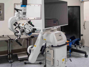 Olomoučtí plastičtí chirurgové mají nový mikroskop. Ocení jej i při výuce