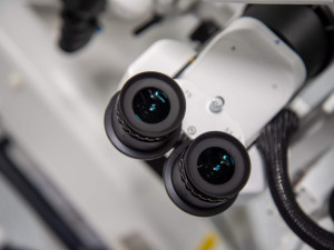 Olomoučtí plastičtí chirurgové mají nový mikroskop. Ocení jej i při výuce