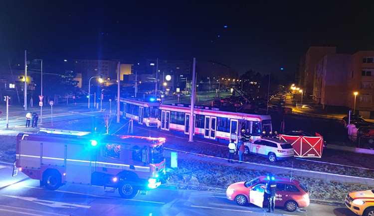 Dva lidé zemřeli v lednu při dopravních nehodách v Olomouckém kraji. Jedna z obětí se zřejmě vezla mezi tramvajemi