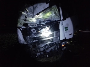 D35 u Olomouce zablokoval střet dvou kamionů. Odklízení následků zabere potrvá hodiny