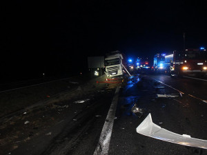 Opakovaná uzavírka kvůli havárii. Dálnici D35 u Olomouce zablokoval střet kamionů