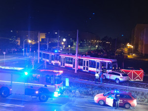 Dva lidé zemřeli v lednu při dopravních nehodách v Olomouckém kraji. Jedna z obětí se zřejmě vezla mezi tramvajemi