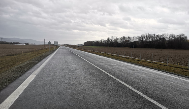 Nový úsek silnice I/11 z Chromče do Postřelmova