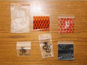 VIDEO: Policisté zadrželi dealera na olomouckém sídlišti. U sebe měl pervitin i plynovou pistoli