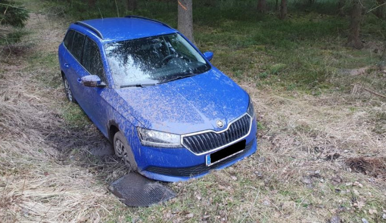 Muž ukradl auto v Rakousku a odjel s ním za hranice. Čeští policisté ho našli