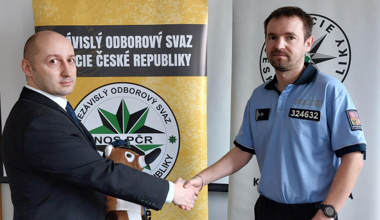 Nejen kolegové na nemocného policistu lidé vybrali přes milion. Vážím si toho, že jste mi podali pomocnou ruku, je dojatý Lukáš Zíka