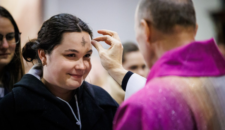 size3-17078409469088-60-zacina-ctyricetidenni-pust-lide-si-mohou-odpustit-socialni-site-serialy-nebo-kritizovani-druhych