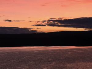 Rudě zbarvené nebe ráno i večer. Jak vznikají červánky? A o čem vypovídají?