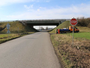 Na křižovatce na Prostějovsku šlo o život. Někdo vyměnil dopravní značky na hlavní a vedlejší silnici