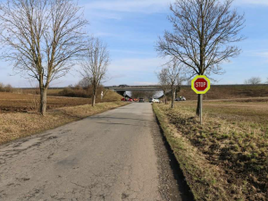 Na křižovatce na Prostějovsku šlo o život. Někdo vyměnil dopravní značky na hlavní a vedlejší silnici