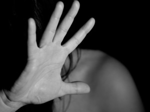 Téměř tři pětiny žen v Česku zažily sexuální násilí, pětina znásilnění, zjistil výzkum