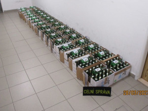 Celníci z Olomouckého kraje loni řešili více nelegálního alkoholu i hazardu