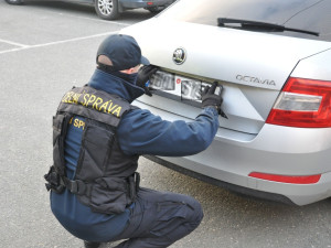 Celníci z Olomouckého kraje loni řešili více nelegálního alkoholu i hazardu