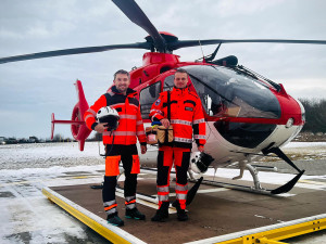 VIDEO: Vzhůru s plnou krví. Záchranáři z Olomouce létají k pacientům i s univerzální krevní konzervou