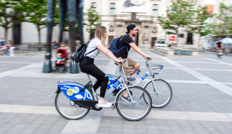 Auto nechte doma, půjčte si sdílené kolo, vyzývá radnice v Jičíně