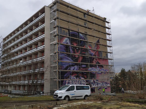 Batman zmizel za izolací. Olomoucká nemocnice modernizuje dětskou kliniku i ubytovny