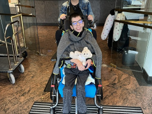 Martin ze Šumperka bojuje s neznámou nemocí. Už přestal úplně chodit, pomohl by mu elektrický vozík