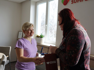 Statečná žena vyběhla z paneláku zachránit tonoucího. Další lidé u šumperského rybníku jen přihlíželi