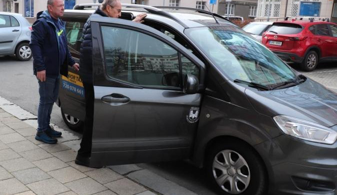 Přerované si oblíbili senior taxi. Magistrát pro službu pořídil další vozidlo