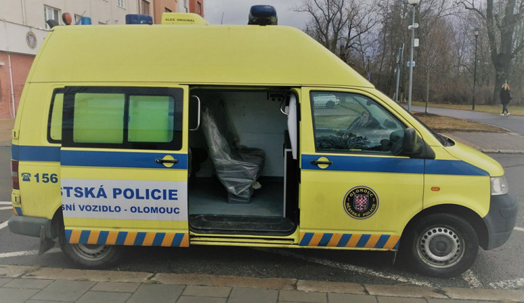 Paradoxní Suchej únor v Olomouci: strážníci řešili mimořádný počet převozů na záchytku