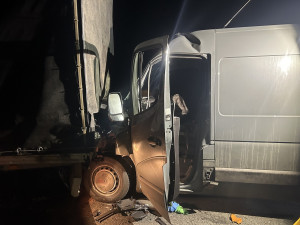 U Olšan se v noci dvakrát po sobě bouralo. Nejprve havarovalo BMW, poté do dodávky narazil Renault