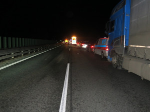 U Olšan se v noci dvakrát po sobě bouralo. Nejprve havarovalo BMW, poté do dodávky narazil Renault