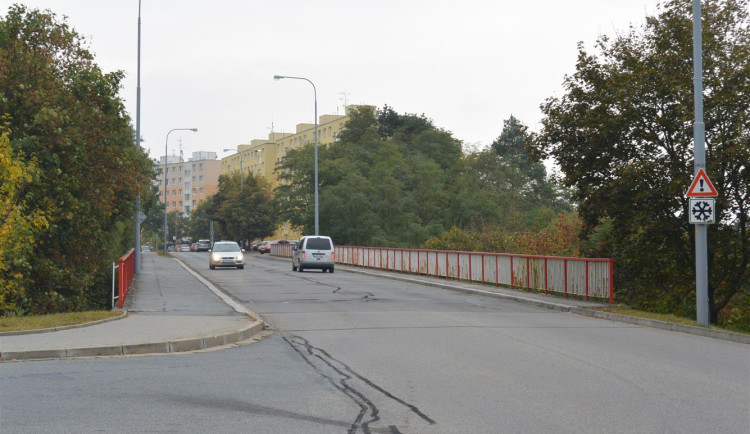 V Třebíči opraví most přes Týnské údolí. Řidiči budou pět měsíců jezdit po objížďce