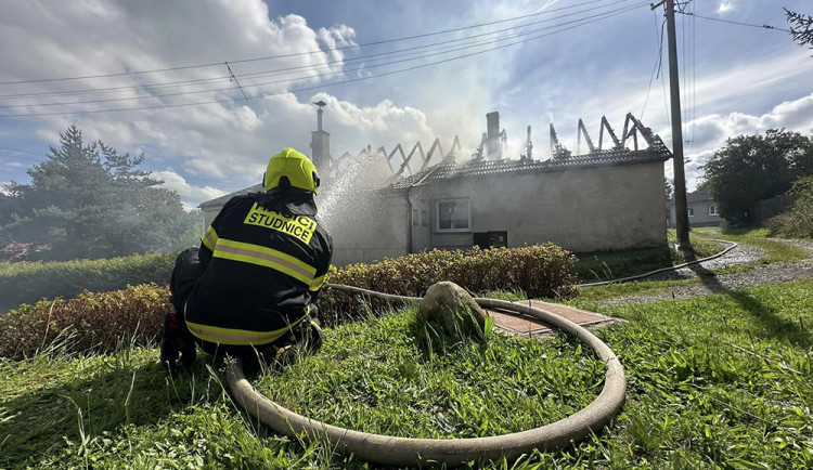 size3-16959776639422-124-tragicky-vybuch-v-otinovsi-obec-vyhlasila-sbirku-pro-rodinu-zesnuleho-hasice-i-na-opravu-ponicenych-