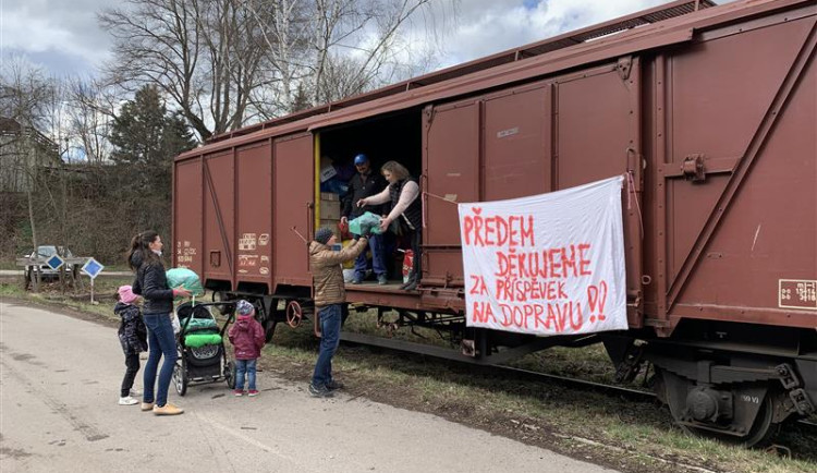 V Jihlavě opět zastaví vagon, kam lze nosit nepotřebné věci. Tentokrát nepřijímáme hračky, upozorňuje diakonie