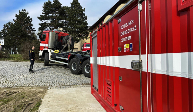 FN Olomouc v sobotu fungovala na záložních elektrocentrálách. Jídelnu pohánělo hasičské energocentrum