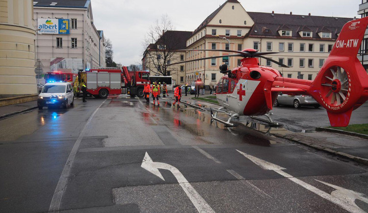 Tragická nehoda v Šumperku: seniorka na elektrokole zemřela po střetu s autem