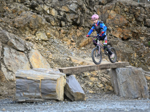 Po skateparku a bikrosové dráze má nyní Zábřeh také areál pro biketrial. Město podporuje mládež