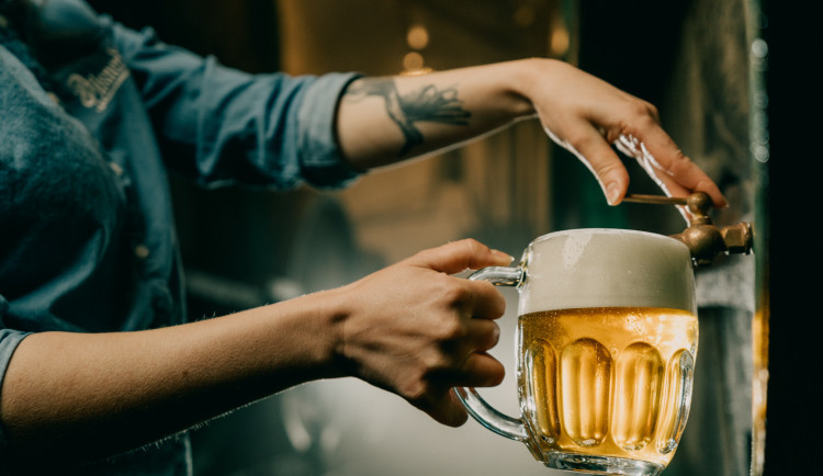 size3-17097272474795-231-podle-pruzkumu-prazdroje-zdrazilo-cepovane-pivo-po-rustu-dph-62-procent-hospod-o-280-kc-na-pullitr