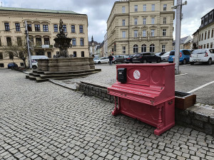Petiční místo na tržnici bylo zrušeno, pianino se stěhovalo na náměstí Republiky