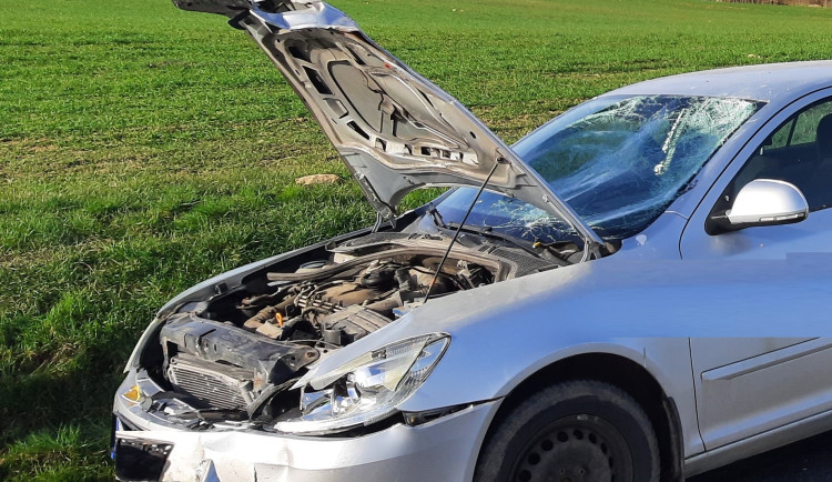 Vážná nehoda na Třebíčsku. Pro zraněného motorkáře letěl záchranářský vrtulník