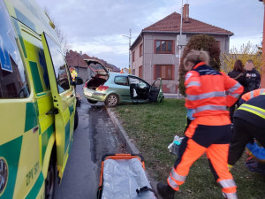 Mobil hlásí nehody. V Kapli se srazily dvě osobní auta, u Němčic nad Hanou havarovala motorkářka