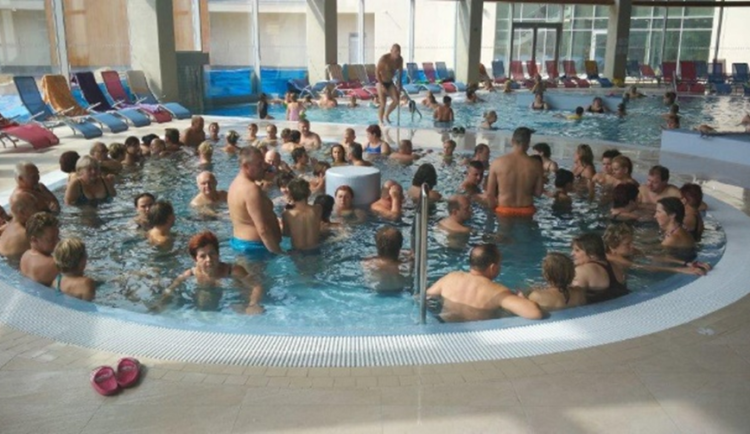 Místo lyžování do termálů. Lázně ve Velkých Losinách v únoru zaznamenaly rekordní zájem